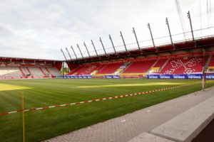 Unsere motivierten Kolleginnen und Kollegen der Seidl & Partner Gesamtplanung GmbH, die am 11. REWAG Firmenlauf teilnahmen, durften zur Schlussrunde ins Jahnstadion Regensburg.