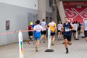 Unsere motivierten Kolleginnen und Kollegen der Seidl & Partner Gesamtplanung GmbH, die am 11. REWAG Firmenlauf teilnahmen, durften zur Schlussrunde ins Jahnstadion Regensburg.