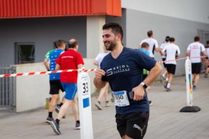 Unsere motivierten Kolleginnen und Kollegen der Seidl & Partner Gesamtplanung GmbH, die am 11. REWAG Firmenlauf teilnahmen, durften zur Schlussrunde ins Jahnstadion Regensburg.