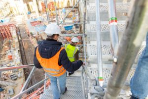 Bei einer Exkursion des Zentrums Geotechnik der TU München konnten sich die Studierenden des Bauingenieurwesens in Begleitung von Herrn Prof. Dr.-Ing. Cudmani das beeindruckende Bauprojekt in der Hildegardstraße ansehen.