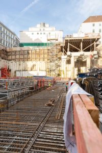 Bei einer Exkursion des Zentrums Geotechnik der TU München konnten sich die Studierenden des Bauingenieurwesens in Begleitung von Herrn Prof. Dr.-Ing. Cudmani das beeindruckende Bauprojekt in der Hildegardstraße ansehen.