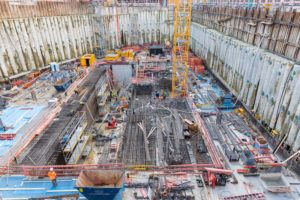 Bei einer Exkursion des Zentrums Geotechnik der TU München konnten sich die Studierenden des Bauingenieurwesens in Begleitung von Herrn Prof. Dr.-Ing. Cudmani das beeindruckende Bauprojekt in der Hildegardstraße ansehen.