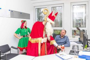 Bei der Seidl & Partner Gesamtplanung GmbH gab es Grüße vom Nikolaus und seiner Weihnachtselfe 🎅🏻🎄✨ Wir wünschen allen eine schöne Adventszeit!