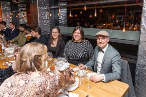 Mit feierlicher Stimmung und eleganten Outfits erlebten wir zusammen mit unseren Kolleginnen und Kollegen einen fantastischen Abend auf der Weihnachtsfeier der Seidl & Partner Gesamtplanung GmbH in Regensburg.