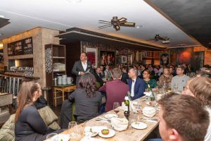 Mit feierlicher Stimmung und eleganten Outfits erlebten wir zusammen mit unseren Kolleginnen und Kollegen einen fantastischen Abend auf der Weihnachtsfeier der Seidl & Partner Gesamtplanung GmbH in Regensburg.